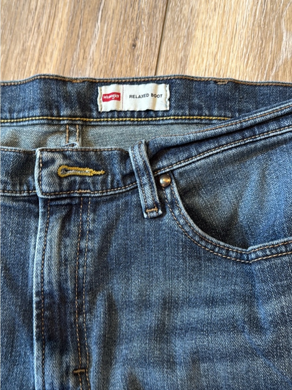 Wrangler Men's Dark Blue Relaxed Fit Jeans - Picture 2 of 4